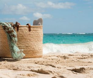 Ces objets à glisser absolument dans ton sac de plage pour un été réussi