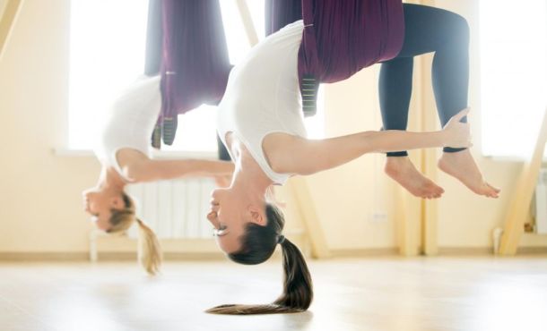 Test - Yoga bière, disco foot, anti gravity... Quel sport complètement WTF devrais-tu essayer ?