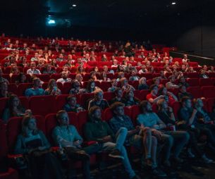 Aller au cinéma équivaudrait à faire une séance de marche rapide