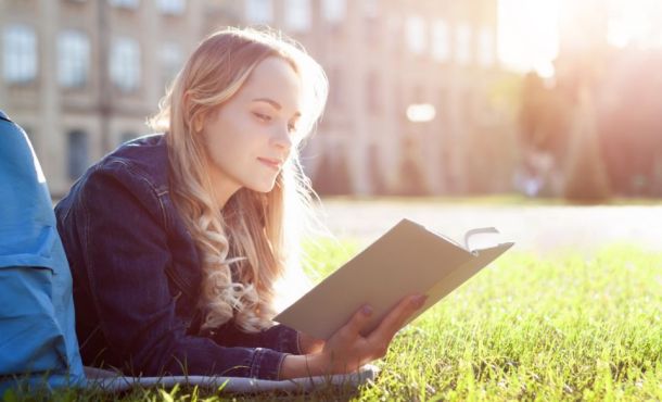 Qui a écrit ces livres pour ado ?