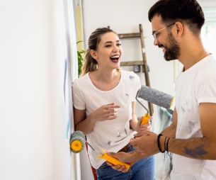 Location étudiante : peut-on repeindre les murs et bricoler ?