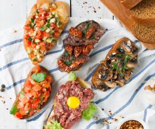 7 recettes faciles et croquantes de tartines salées à grignoter tout l'été