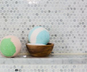 Beauté : 3 recettes DIY pour faire tes propres bombes de bain effervescentes