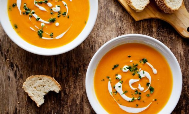 8 recettes de soupes pour te réchauffer bien comme il faut cet hiver