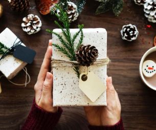 6 idées de cadeaux à moins de 20e à offrir à ton/ta partenaire sans jamais te tromper pour Noël