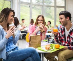 Comment bien manger au resto U ou à la cantine ?