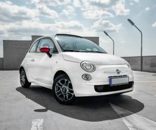 Elle croise sa Fiat 500 et le voleur de sa voiture en allant porter plainte