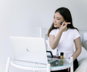 Beauté : Comment cacher les cicatrices d'acné avec du maquillage ?