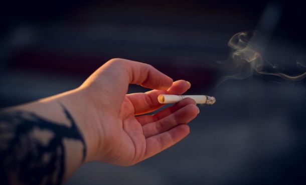 Tabac : Fumer juste une cigarette par jour est plus dangereux pour la sant  qu'on ne le pense - L'Etudiant Trendy