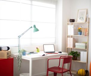 Bureaux : 5 modèles pratiques et peu encombrants pour ton studio