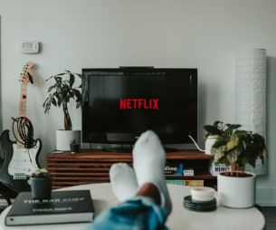 Netflix : Quels sont les films & séries à mater en avril 2022 ?