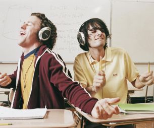 La playlist parfaite pour aborder la rentrée en mode feel-good