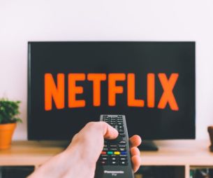 Netflix : Quels sont les films & séries à mater en mars 2022 ?