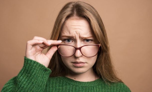 Acuité Visuelle Femme Myope Myopie Définition, Diagnostic, Traitement Elsan